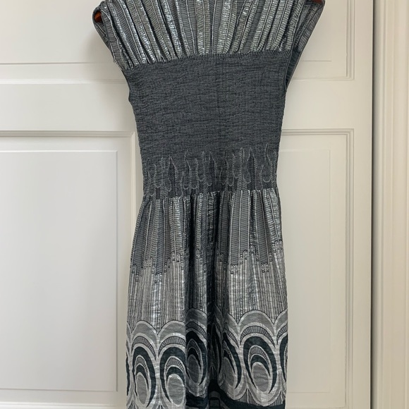 Adorable summery Max Studio dress. Great for summer parties. - Picture 2 of 3